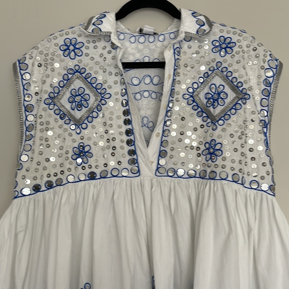 Juliet Dunn London Embroidered Embelished Poncho Shirt Dress in White/Bl… - Picture 6 of 16
